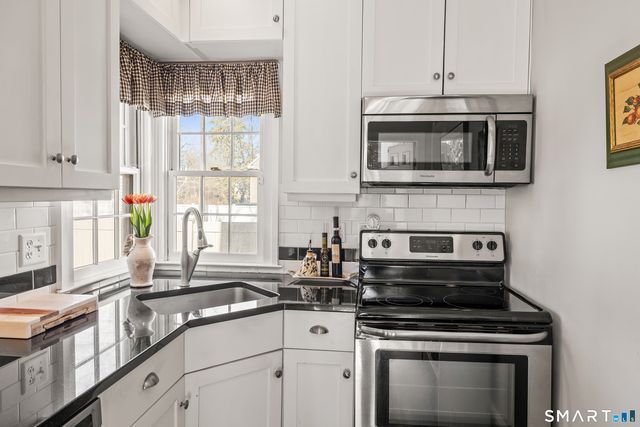 83 South Avenue APT C, New Canaan, CT 06840