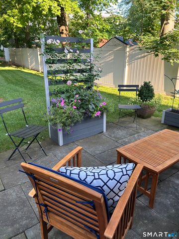 83 South Avenue APT C, New Canaan, CT 06840