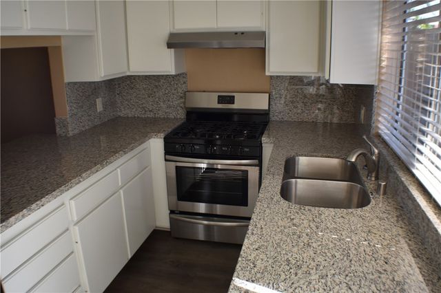 220 W 3rd 101, Corona, CA 92882