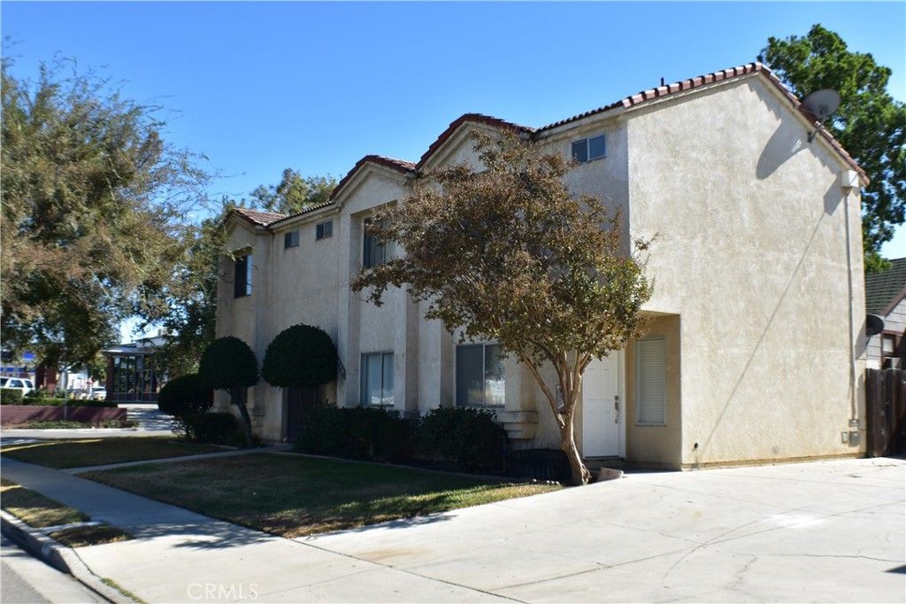 220 W 3rd 101, Corona, CA 92882