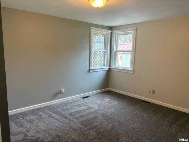 209 LOCUST Street, Jacksonville, IL 62650