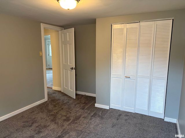 209 LOCUST Street, Jacksonville, IL 62650