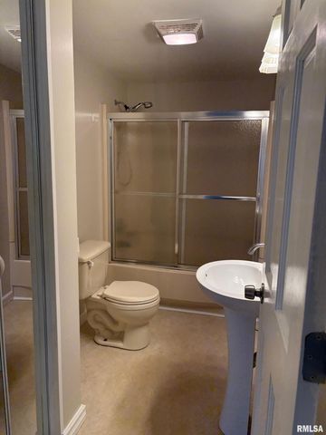 209 LOCUST Street, Jacksonville, IL 62650