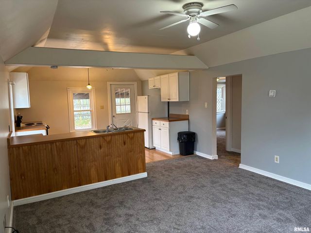 209 LOCUST Street, Jacksonville, IL 62650