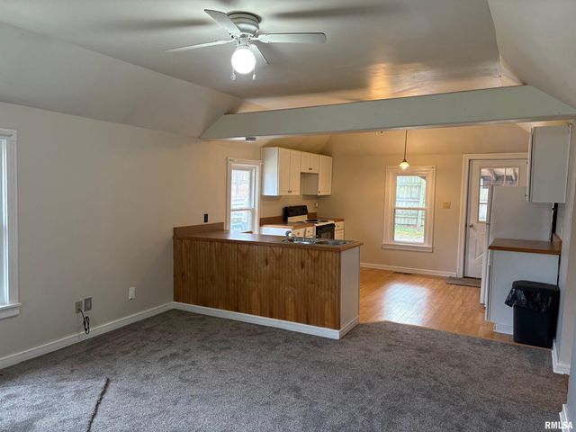 209 LOCUST Street, Jacksonville, IL 62650