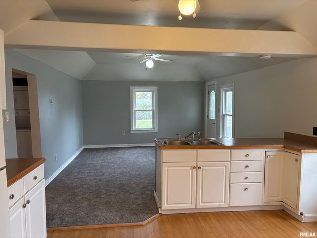 209 LOCUST Street, Jacksonville, IL 62650