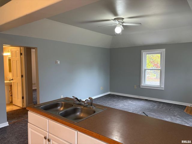 209 LOCUST Street, Jacksonville, IL 62650