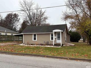 209 LOCUST Street, Jacksonville, IL 62650