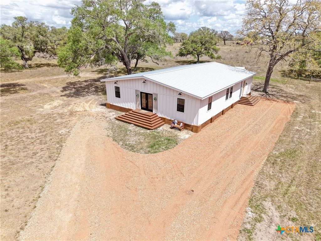 Image 13 of property listing at 209 Rice Road, Yoakum, TX 77995