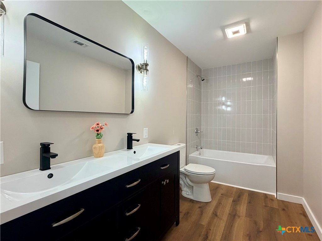 Image 28 of property listing at 209 Rice Road, Yoakum, TX 77995