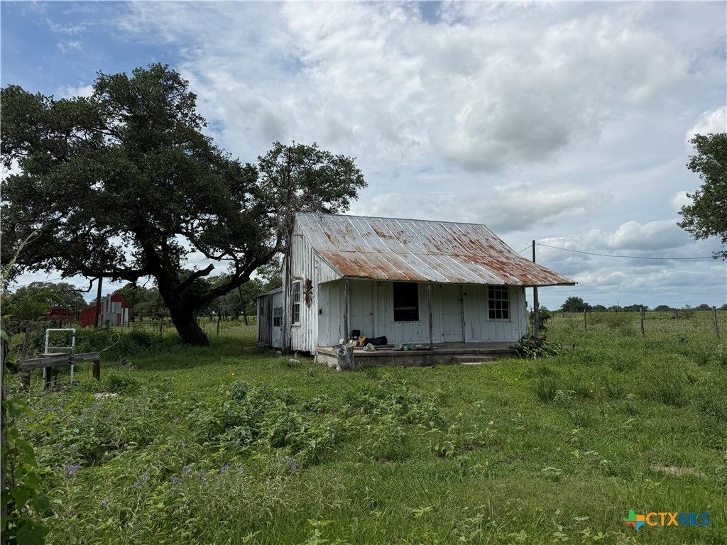 Image 36 of property listing at 209 Rice Road, Yoakum, TX 77995