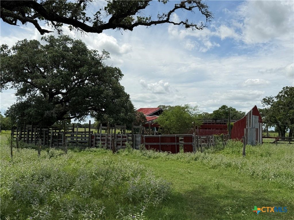 Image 39 of property listing at 209 Rice Road, Yoakum, TX 77995