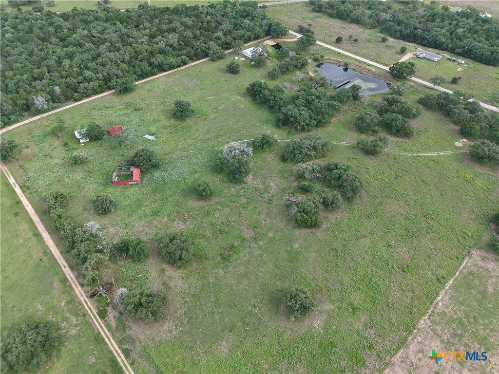 Image 5 of property listing at 209 Rice Road, Yoakum, TX 77995