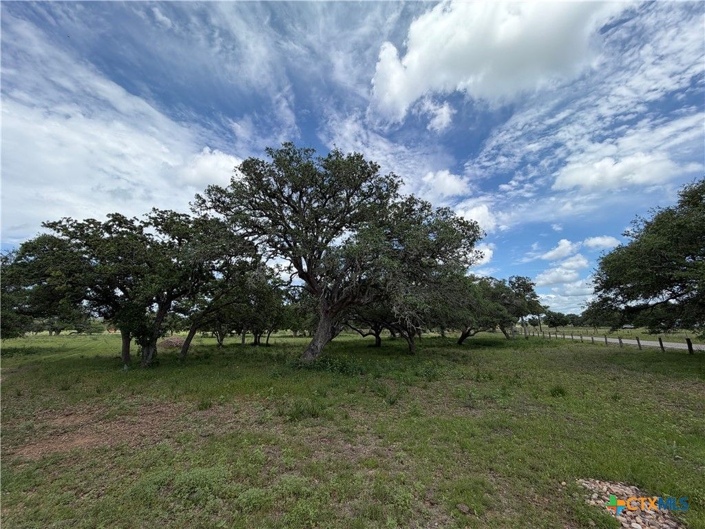 Image 6 of property listing at 209 Rice Road, Yoakum, TX 77995