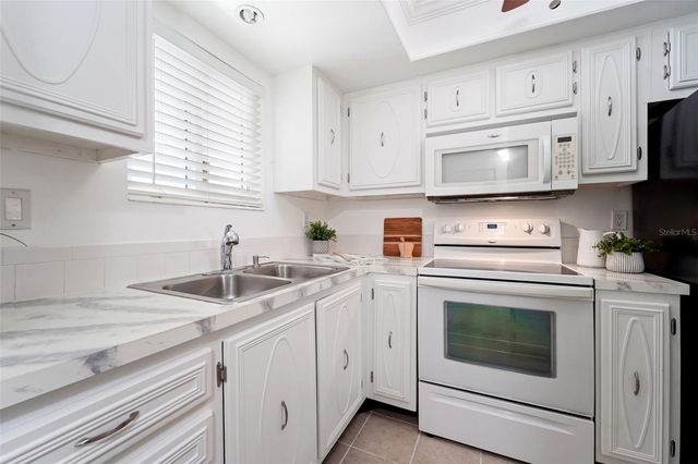 801 83RD AVENUE N 107, St Petersburg, FL 33702