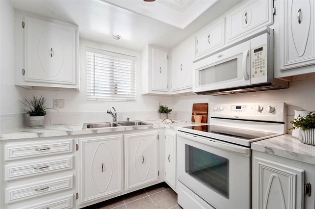 801 83RD AVENUE N 107, St Petersburg, FL 33702