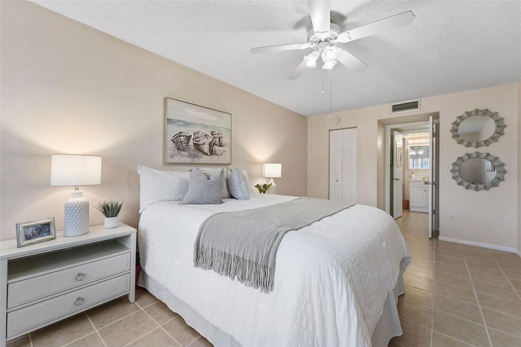 Image 13 of property listing at 801 83RD AVENUE N 107, St Petersburg, FL 33702