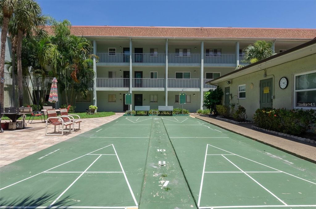 Image 17 of property listing at 801 83RD AVENUE N 107, St Petersburg, FL 33702