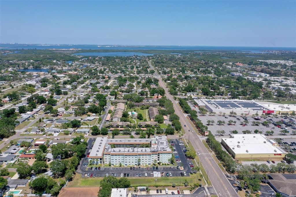 Image 21 of property listing at 801 83RD AVENUE N 107, St Petersburg, FL 33702