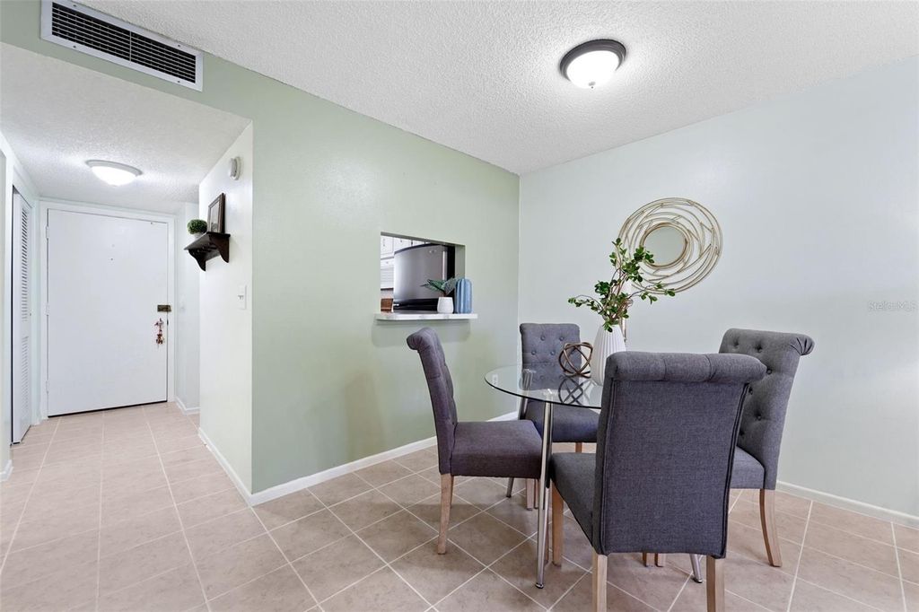 Image 10 of property listing at 801 83RD AVENUE N 107, St Petersburg, FL 33702