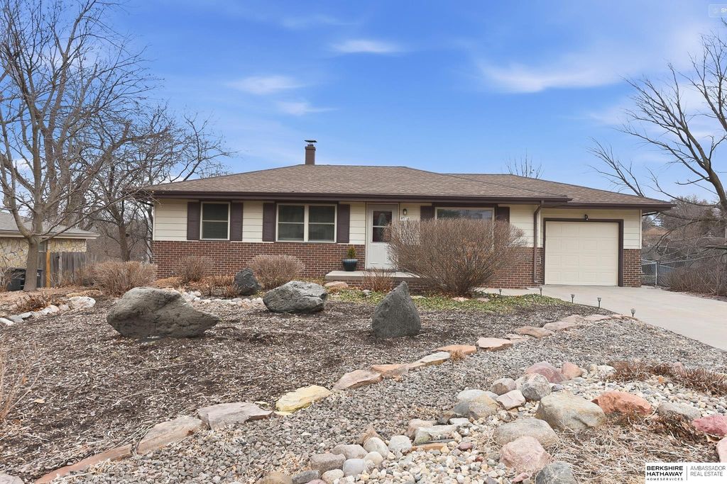 8516 Evans Street, Omaha, NE 68134