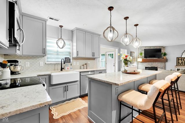521 Glastonberry Lane, Mooresville, IN 46158