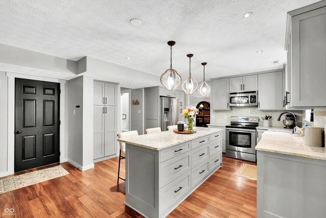 521 Glastonberry Lane, Mooresville, IN 46158
