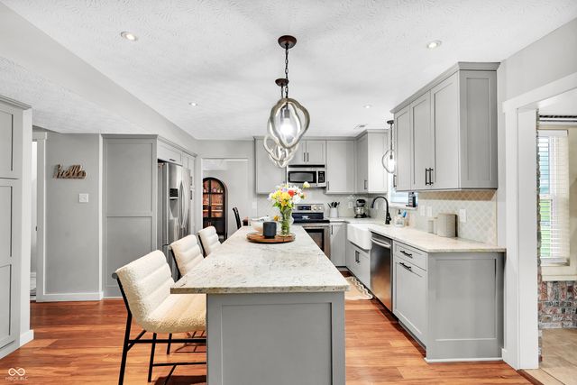 521 Glastonberry Lane, Mooresville, IN 46158