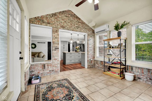 521 Glastonberry Lane, Mooresville, IN 46158
