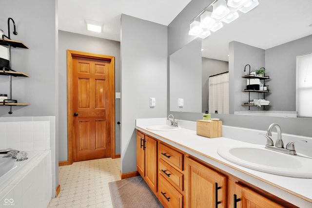 521 Glastonberry Lane, Mooresville, IN 46158