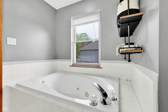 521 Glastonberry Lane, Mooresville, IN 46158