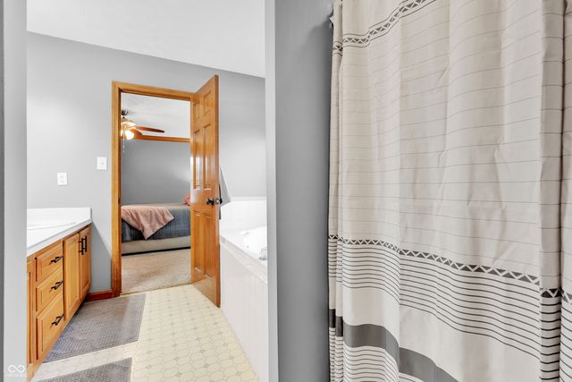 521 Glastonberry Lane, Mooresville, IN 46158