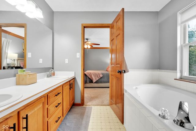 521 Glastonberry Lane, Mooresville, IN 46158