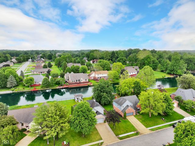 521 Glastonberry Lane, Mooresville, IN 46158