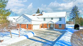 2863 Walmsley Circle Drive, Orion Charter Township, MI 48360