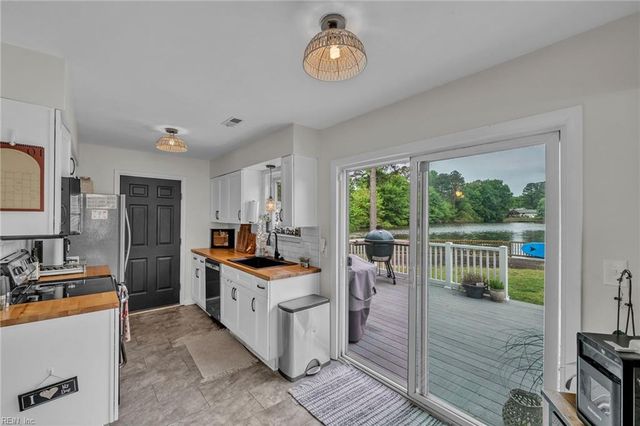 2492 Mirror Lake DR, Virginia Beach, VA 23453
