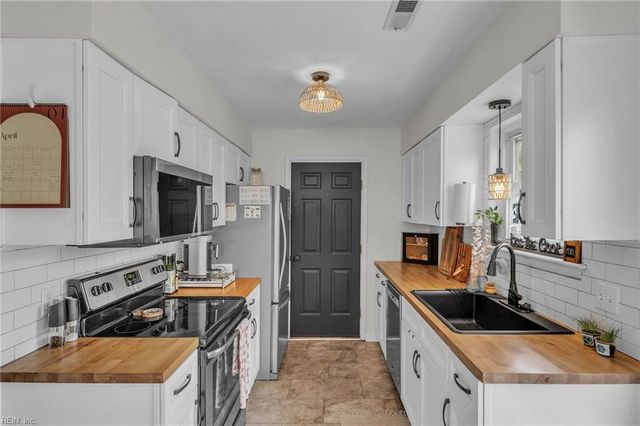 2492 Mirror Lake DR, Virginia Beach, VA 23453