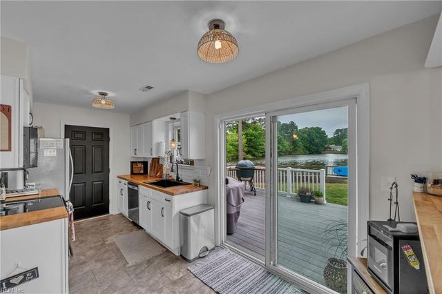 2492 Mirror Lake DR, Virginia Beach, VA 23453