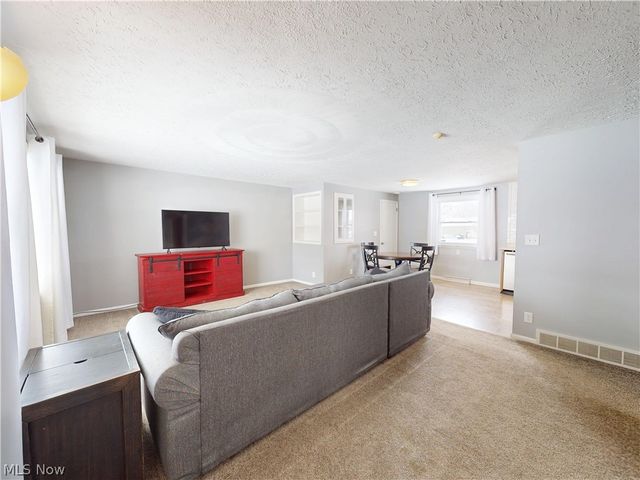 231 Cedar Street N, East Canton, OH 44730