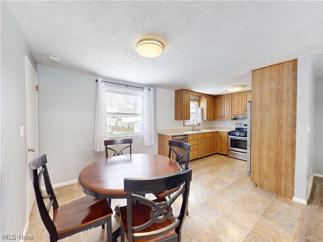 231 Cedar Street N, East Canton, OH 44730