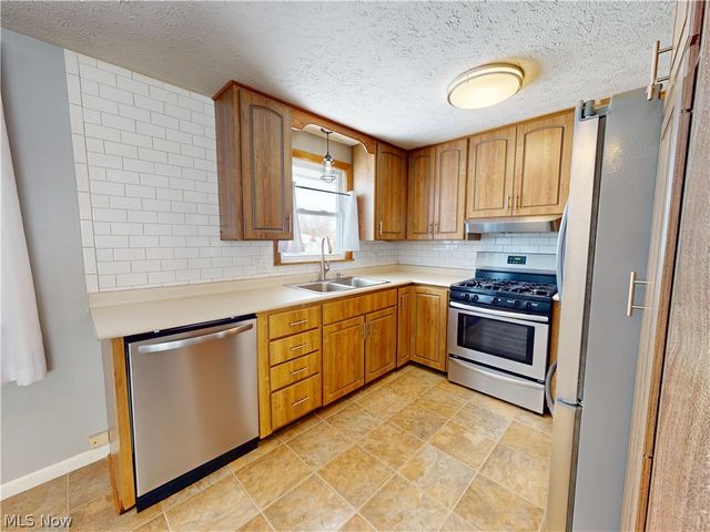 231 Cedar Street N, East Canton, OH 44730