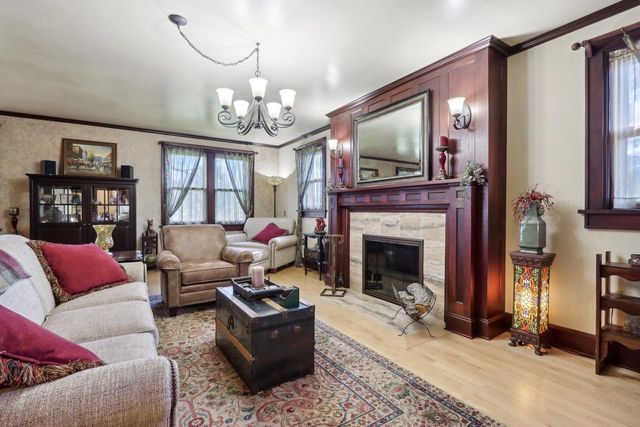 W310S7565 Arbor DRIVE, Mukwonago, WI 53149