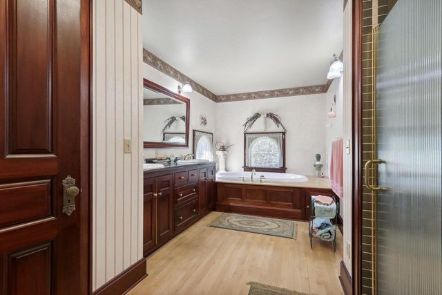 W310S7565 Arbor DRIVE, Mukwonago, WI 53149