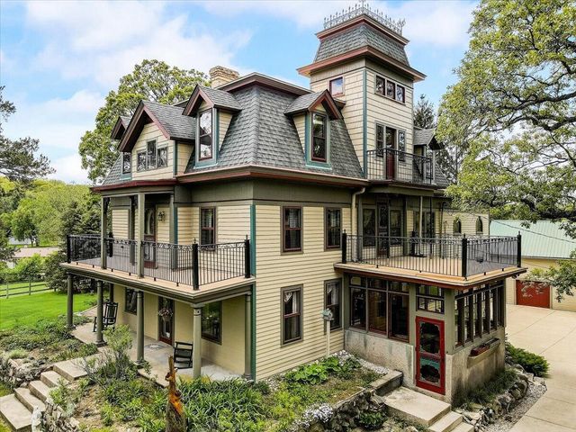W310S7565 Arbor DRIVE, Mukwonago, WI 53149