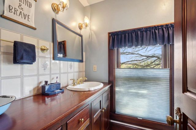 W310S7565 Arbor DRIVE, Mukwonago, WI 53149