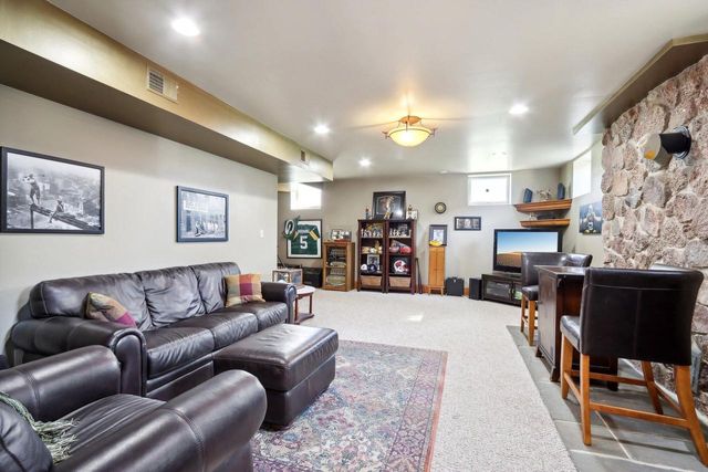 W310S7565 Arbor DRIVE, Mukwonago, WI 53149