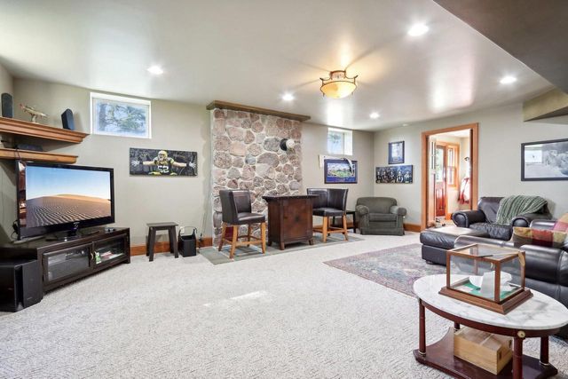 W310S7565 Arbor DRIVE, Mukwonago, WI 53149
