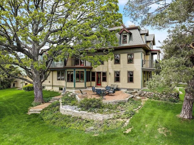 W310S7565 Arbor DRIVE, Mukwonago, WI 53149