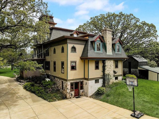 W310S7565 Arbor DRIVE, Mukwonago, WI 53149