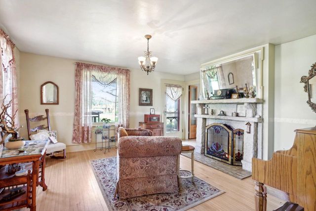 W310S7565 Arbor DRIVE, Mukwonago, WI 53149